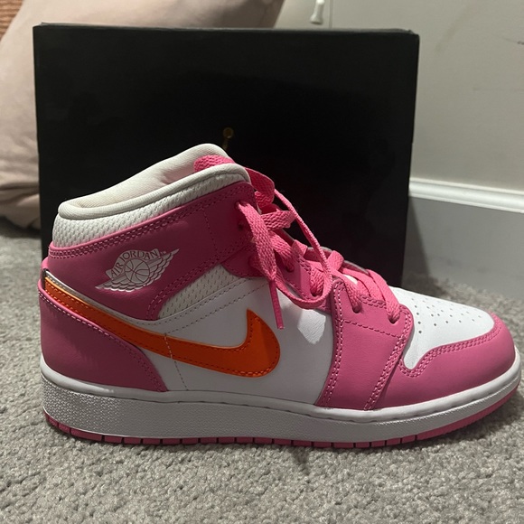 Size 6 Air Jordan’s - Picture 7 of 12